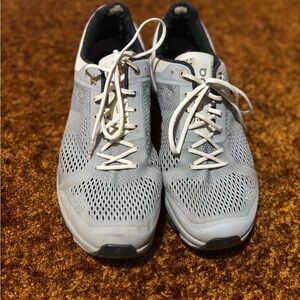 On Cloud Men's Gray and White Sneakers